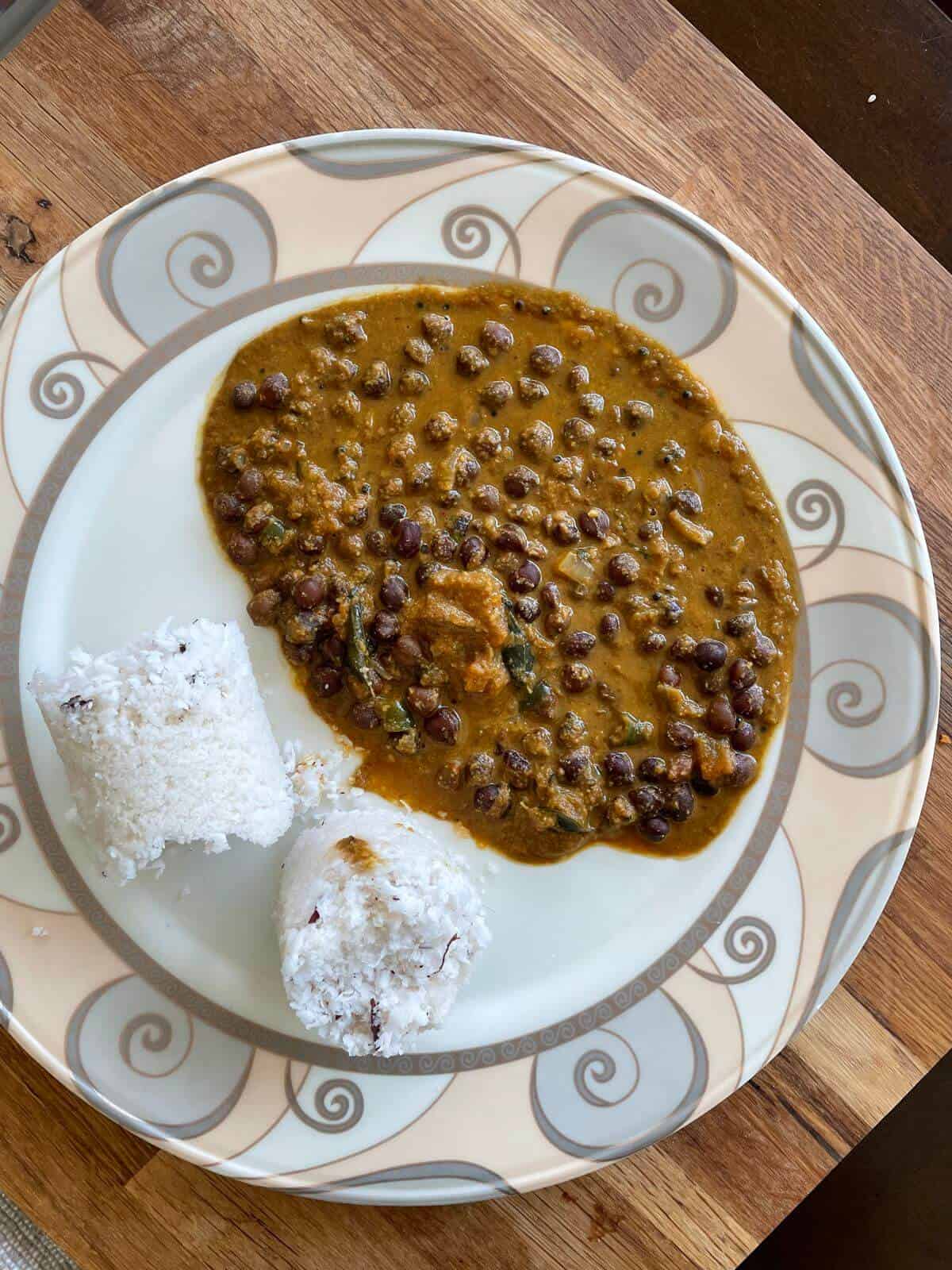 kadala curry with roasted coconut