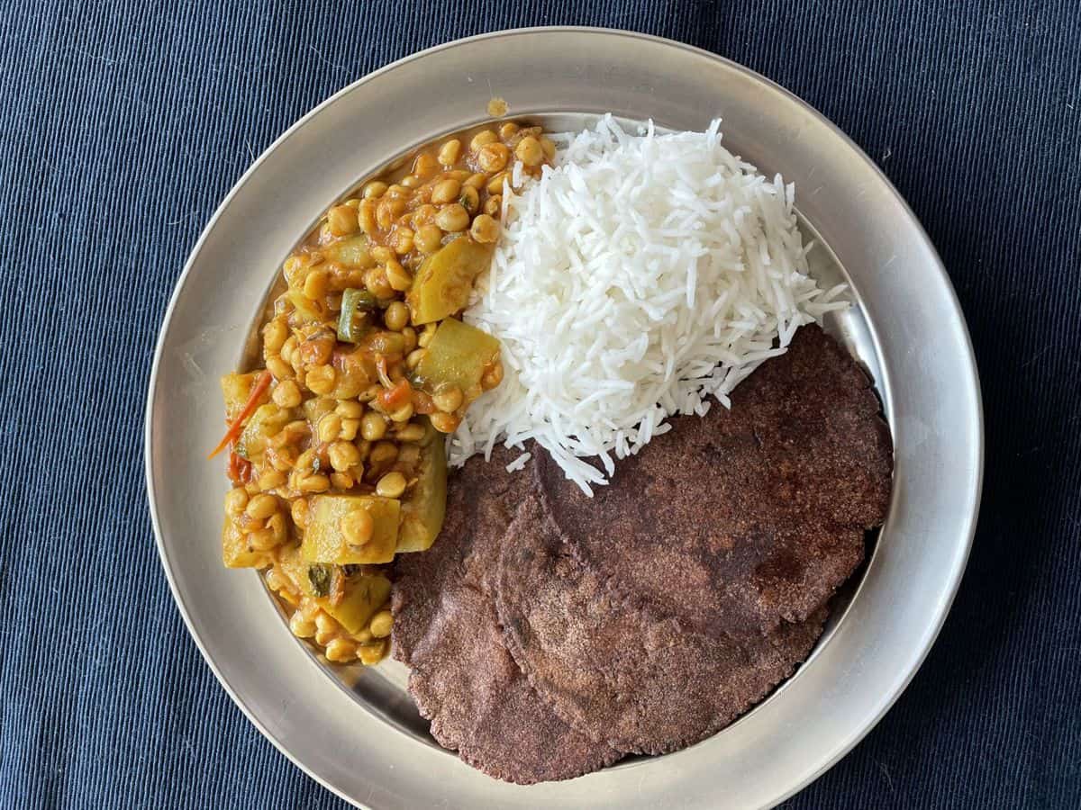 serve lauki chana dal with roti and rice