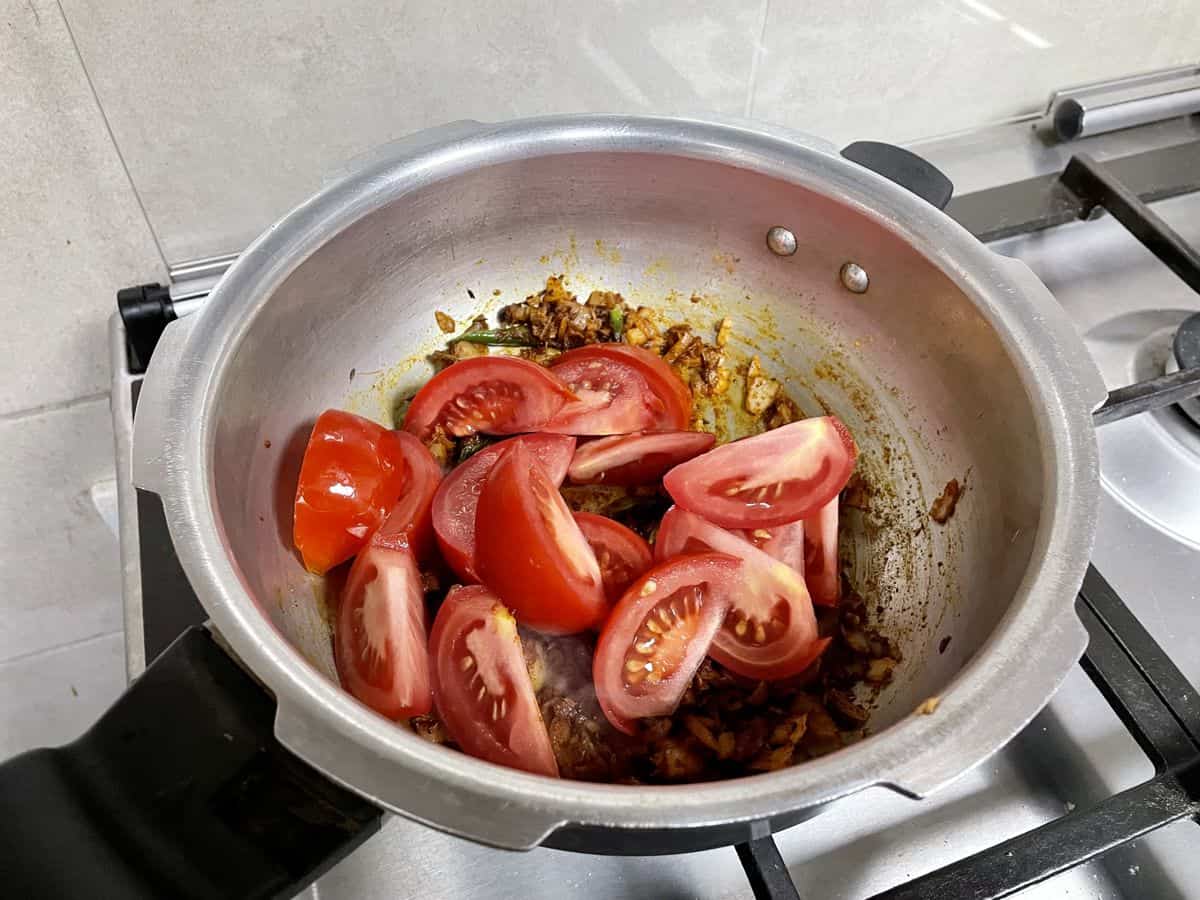 ripe tomatoes chopped chunky
