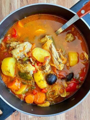 A pot of Emirati chicken and vegetable stew called dajaj salona