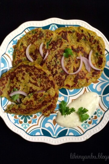 yemeni pancake with black eyed peas