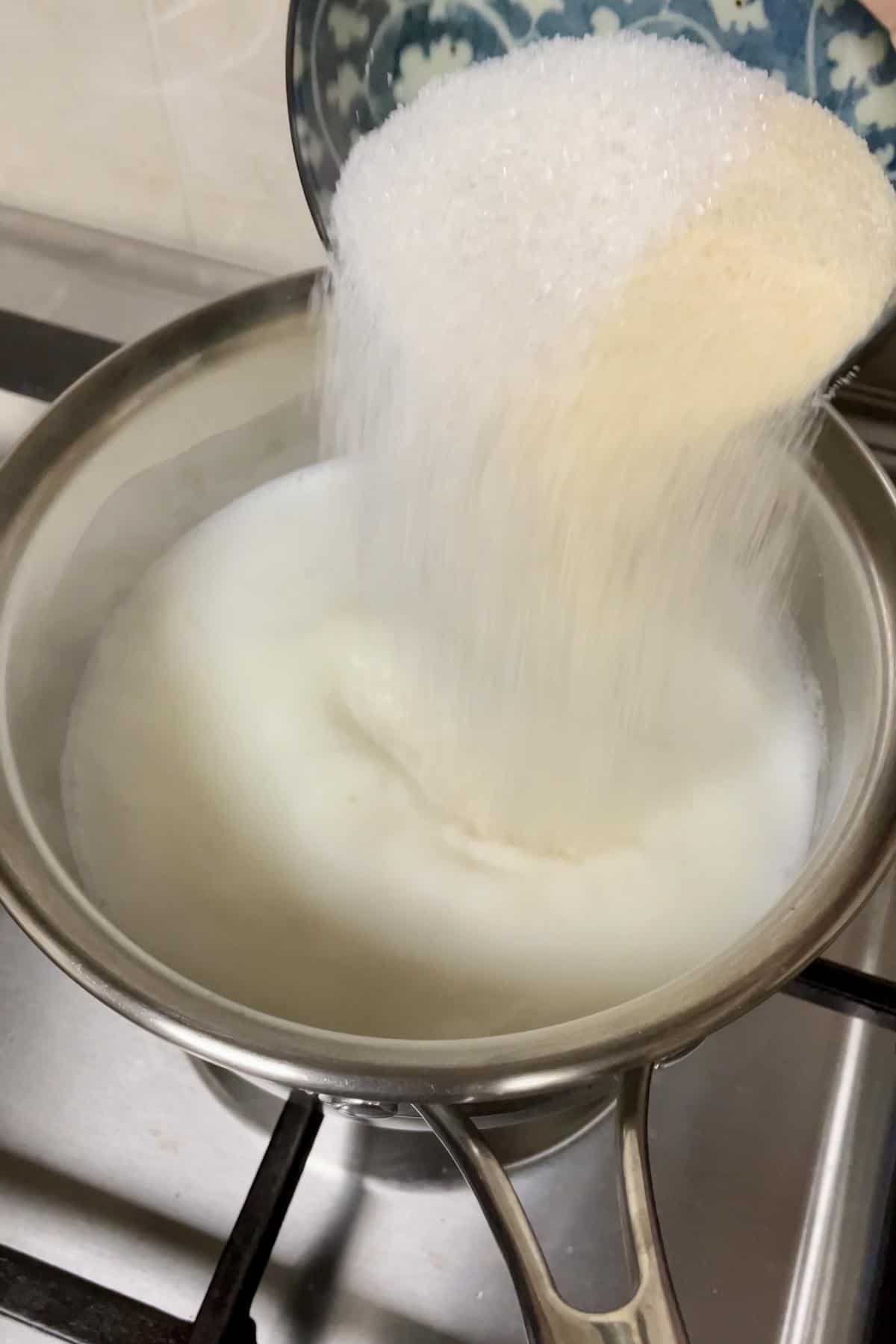 Adding sugar and semolina to milk