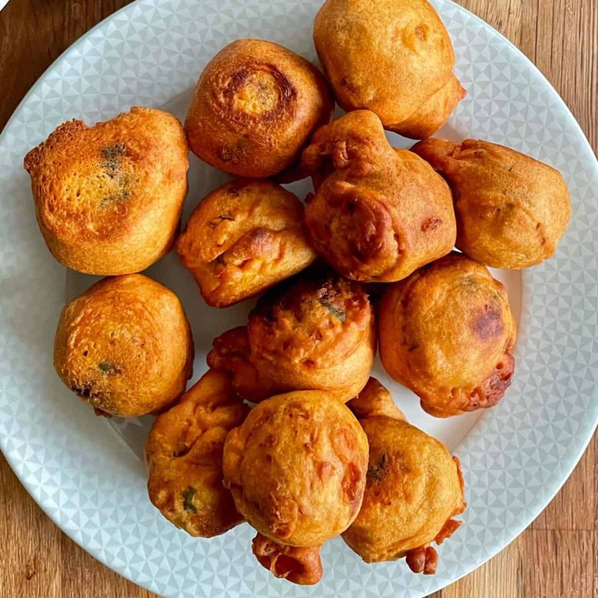 aloo bonda served