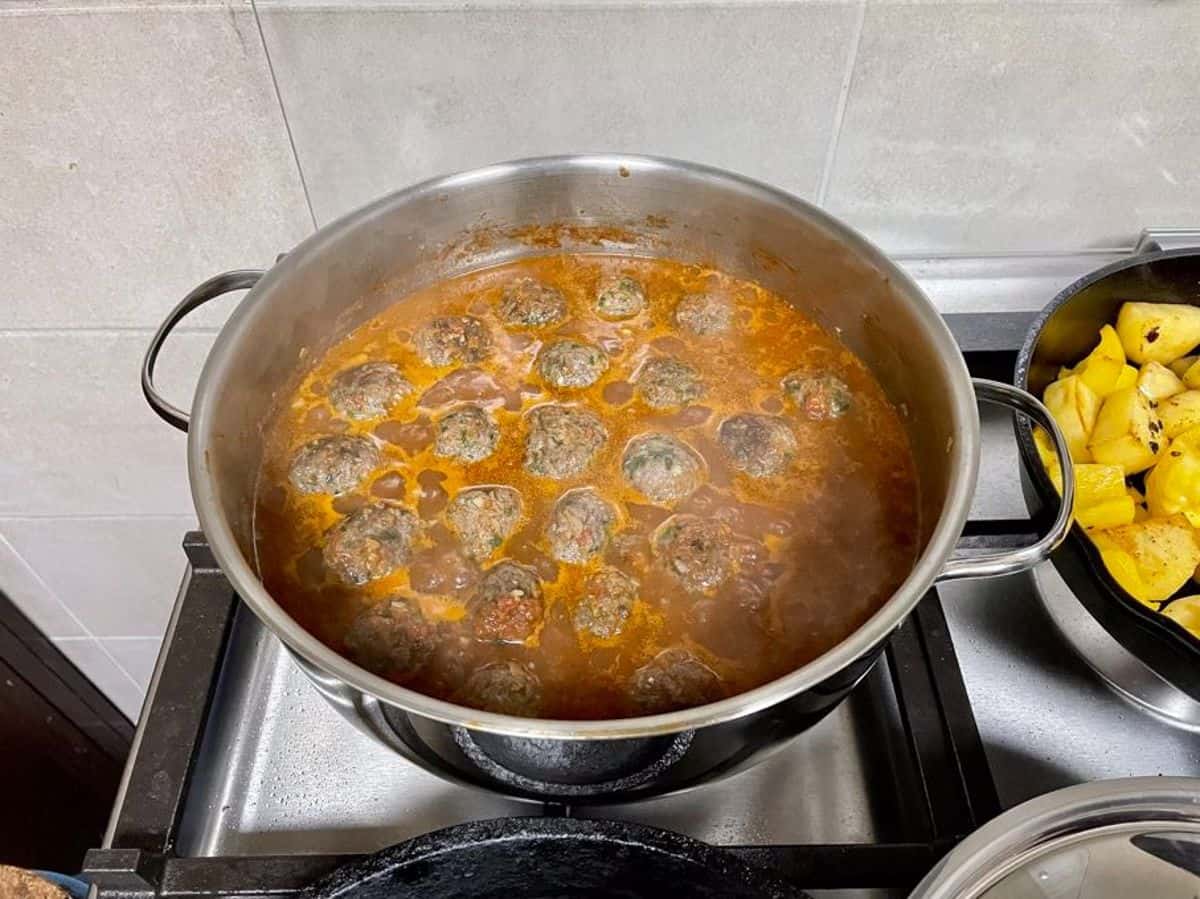 meatballs in tomato stew