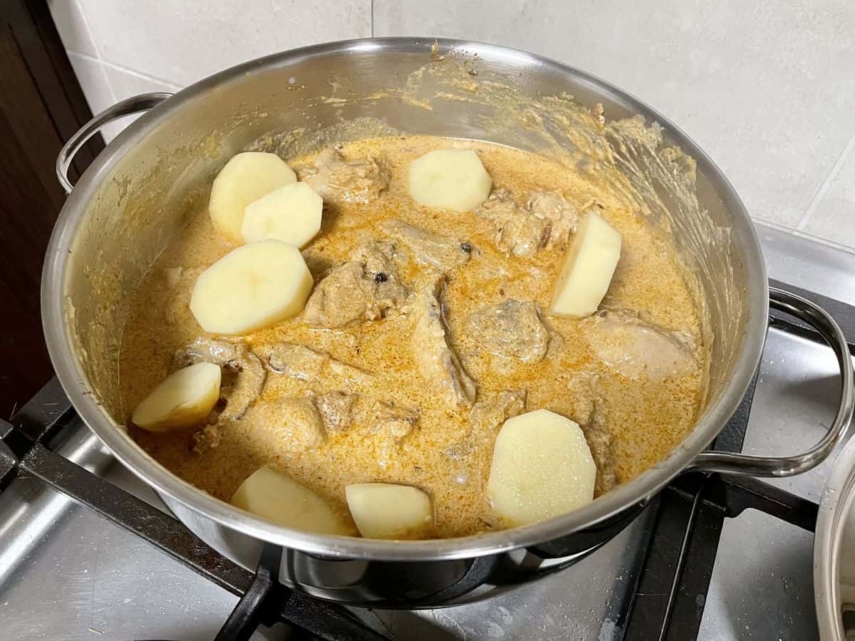 potato chunks added chicken korma with yoghurt