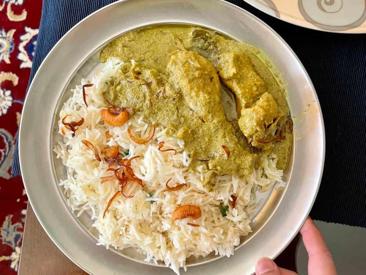 hariyali murgh served with ghee rice