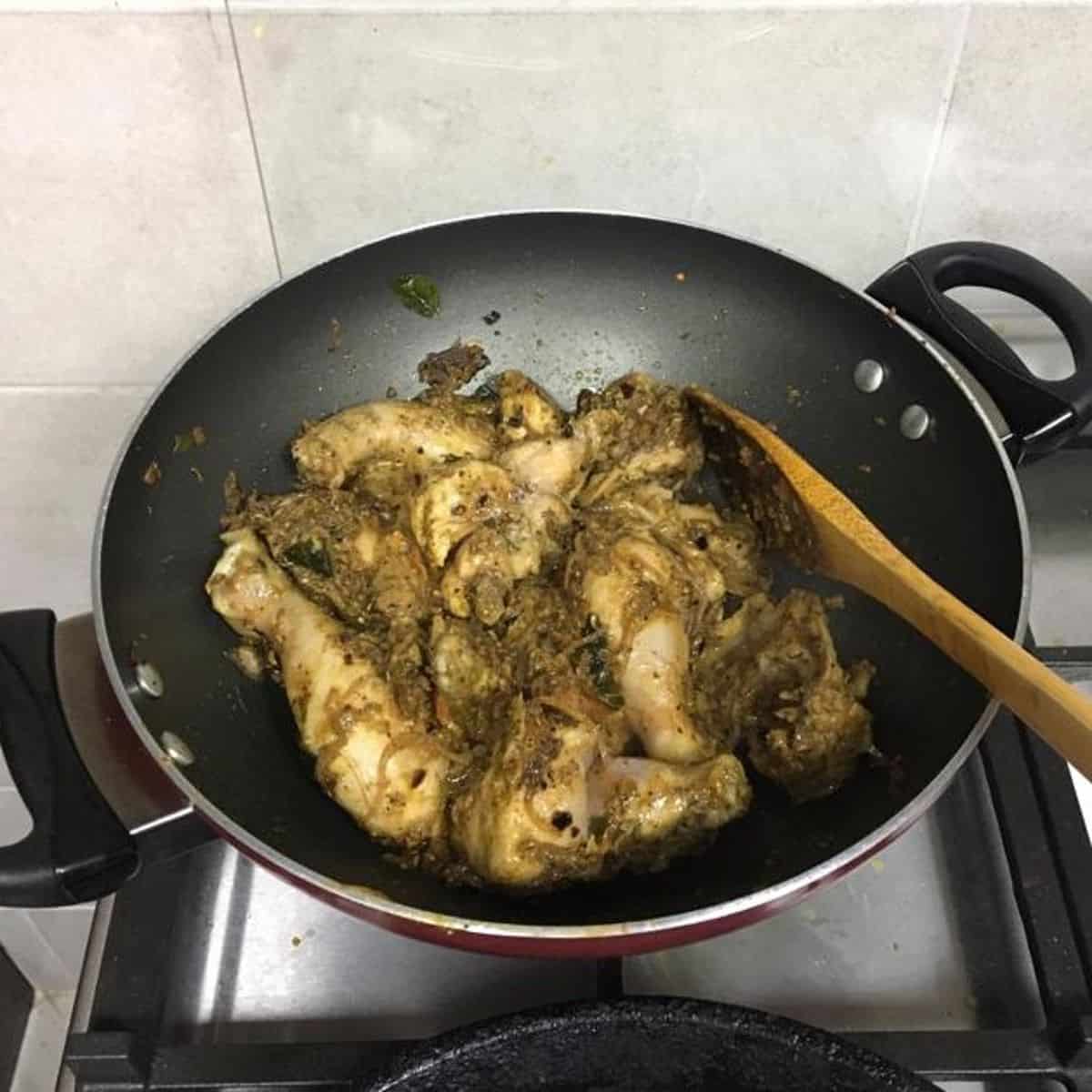 chicken cooked in pepper gravy