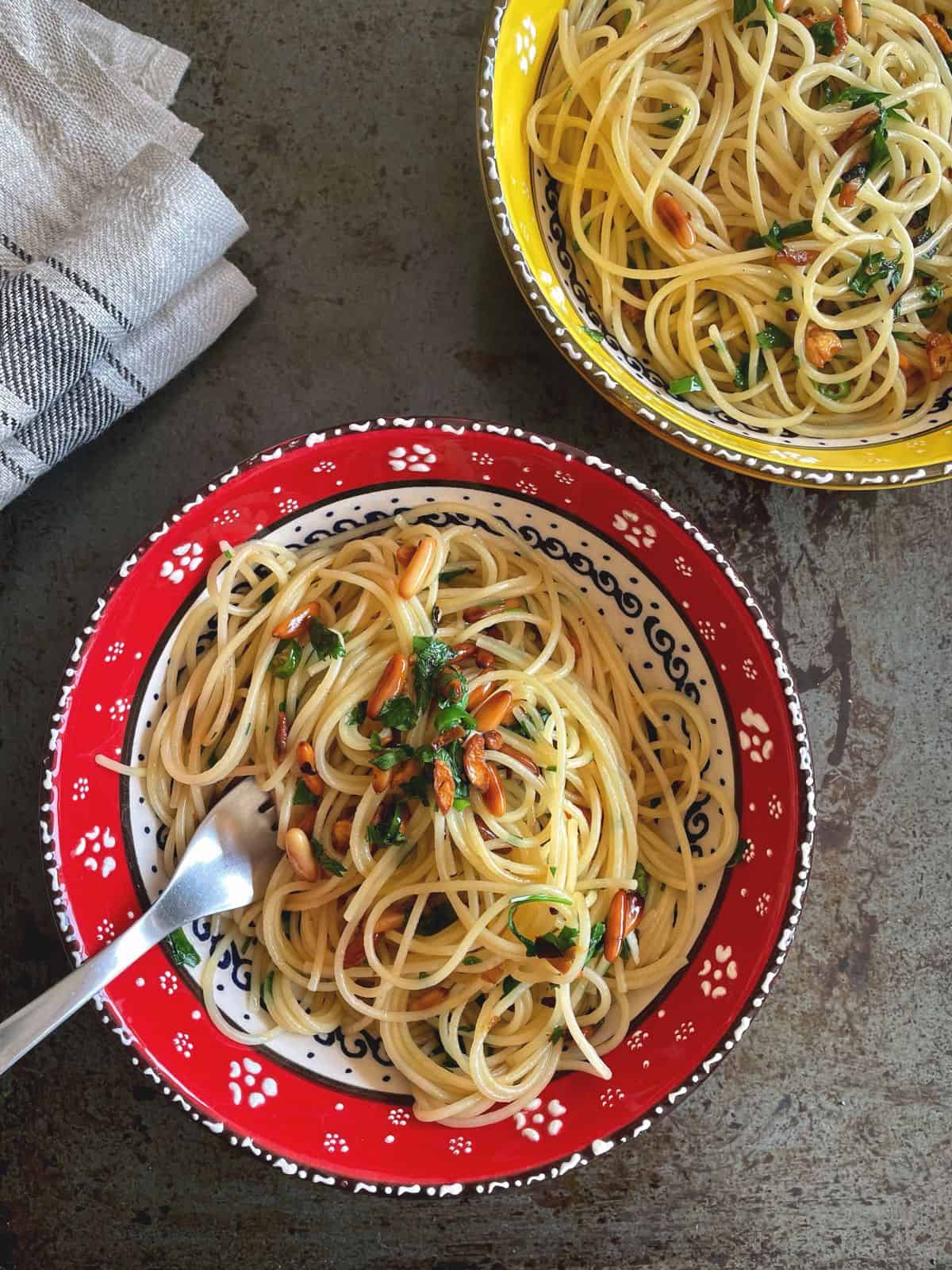 squid ink pasta aglio e olio - Two Red Bowls