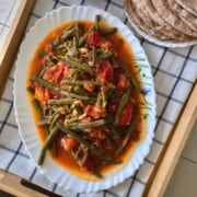 loubieh bi zeit in a platter
