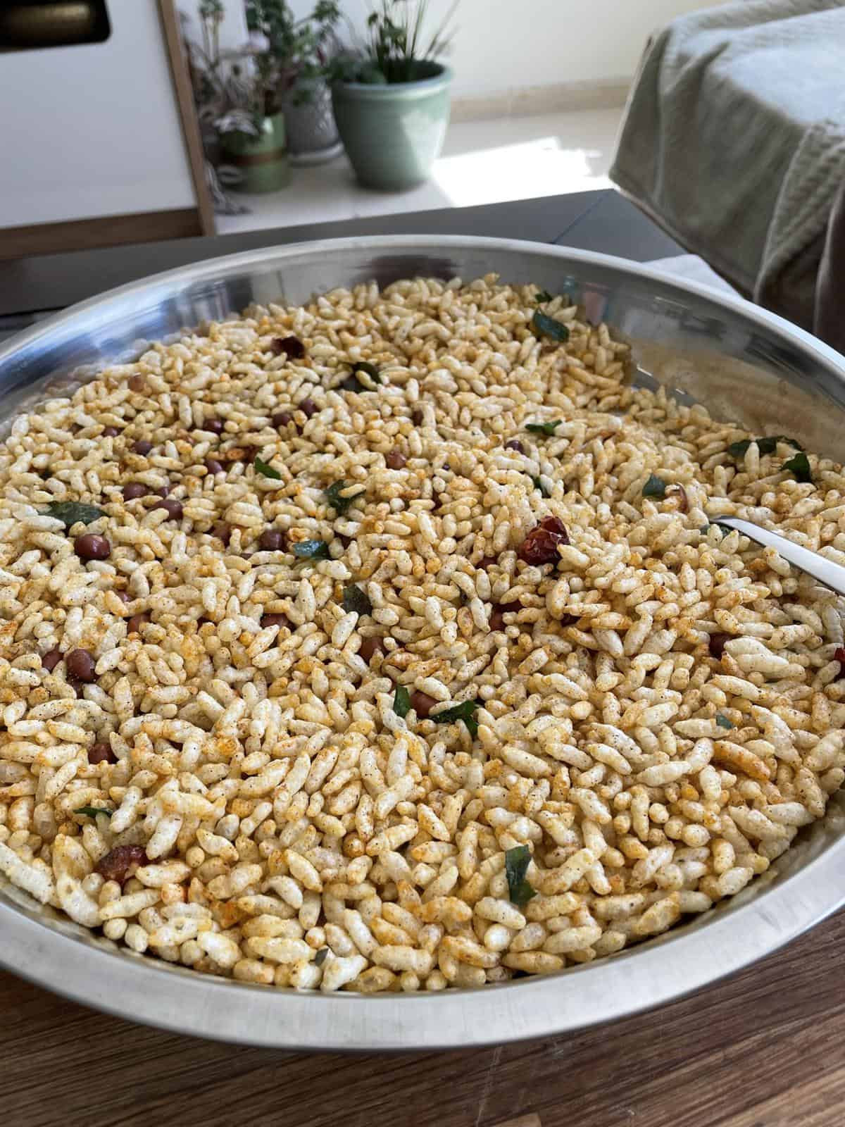 Kara pori cooling in a large plate.