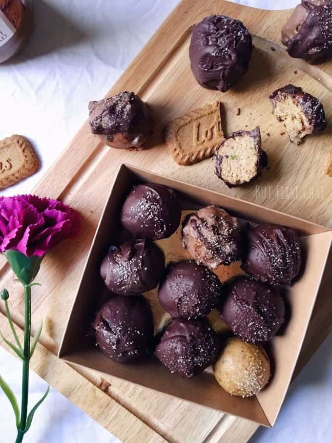 dark chocolate biscoff truffles