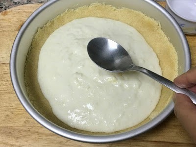 levelling the cream with back of a spoon