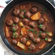 A skillet of daoud basha or meatballs stew.