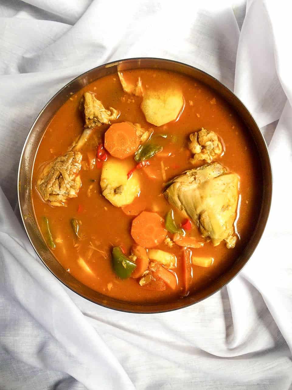 a bowl of Emirati chicken stew.