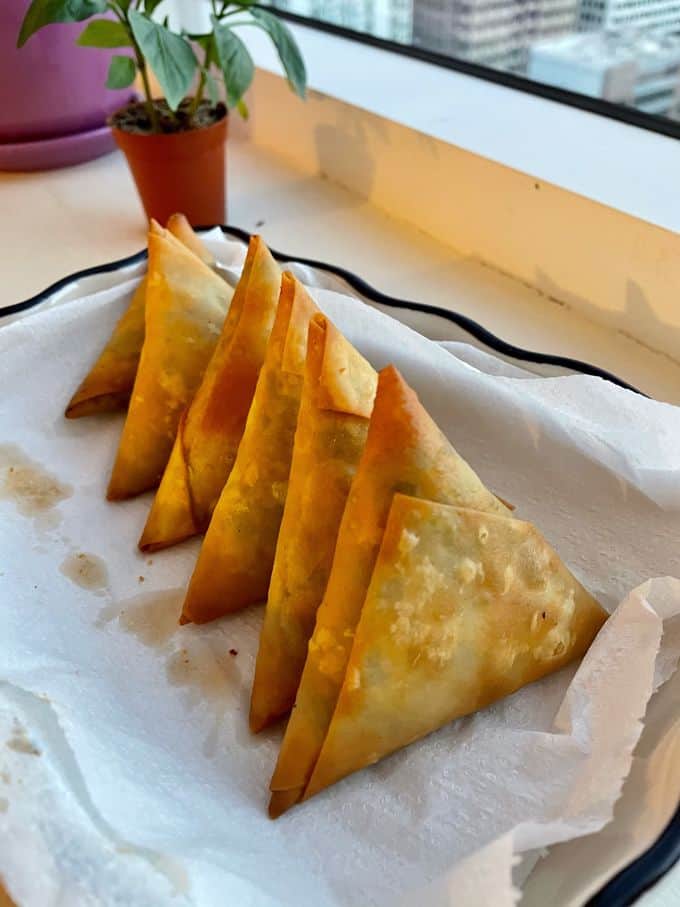 samosas stacked