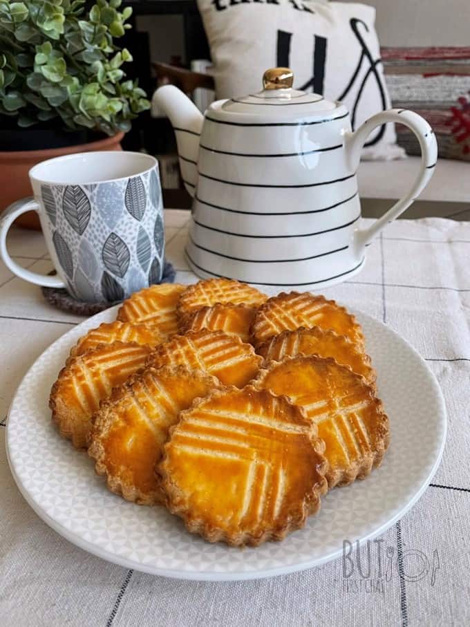 french biscuits with tea