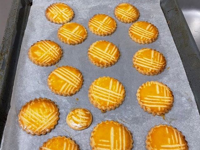 galettes bretonnes biscuits out of oven