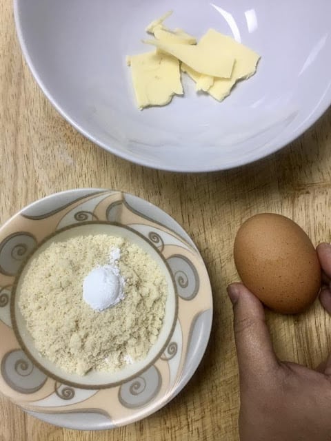 ingredients for low carb almond bread