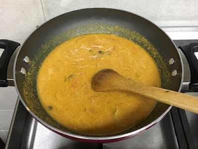 boiling the curry paste