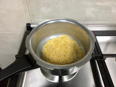 dry roasting mung dal