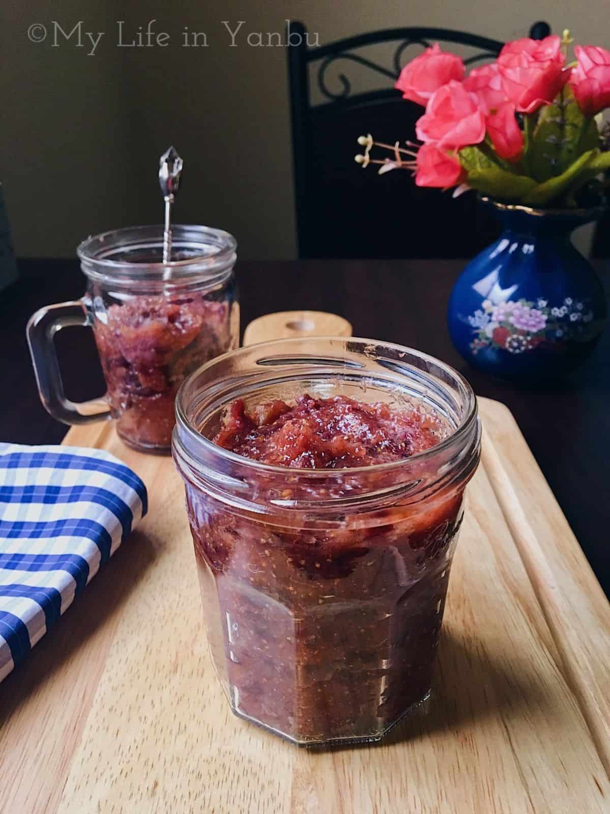 Fresh Fig and Balsamic Easy Homemade Jam n a jar.