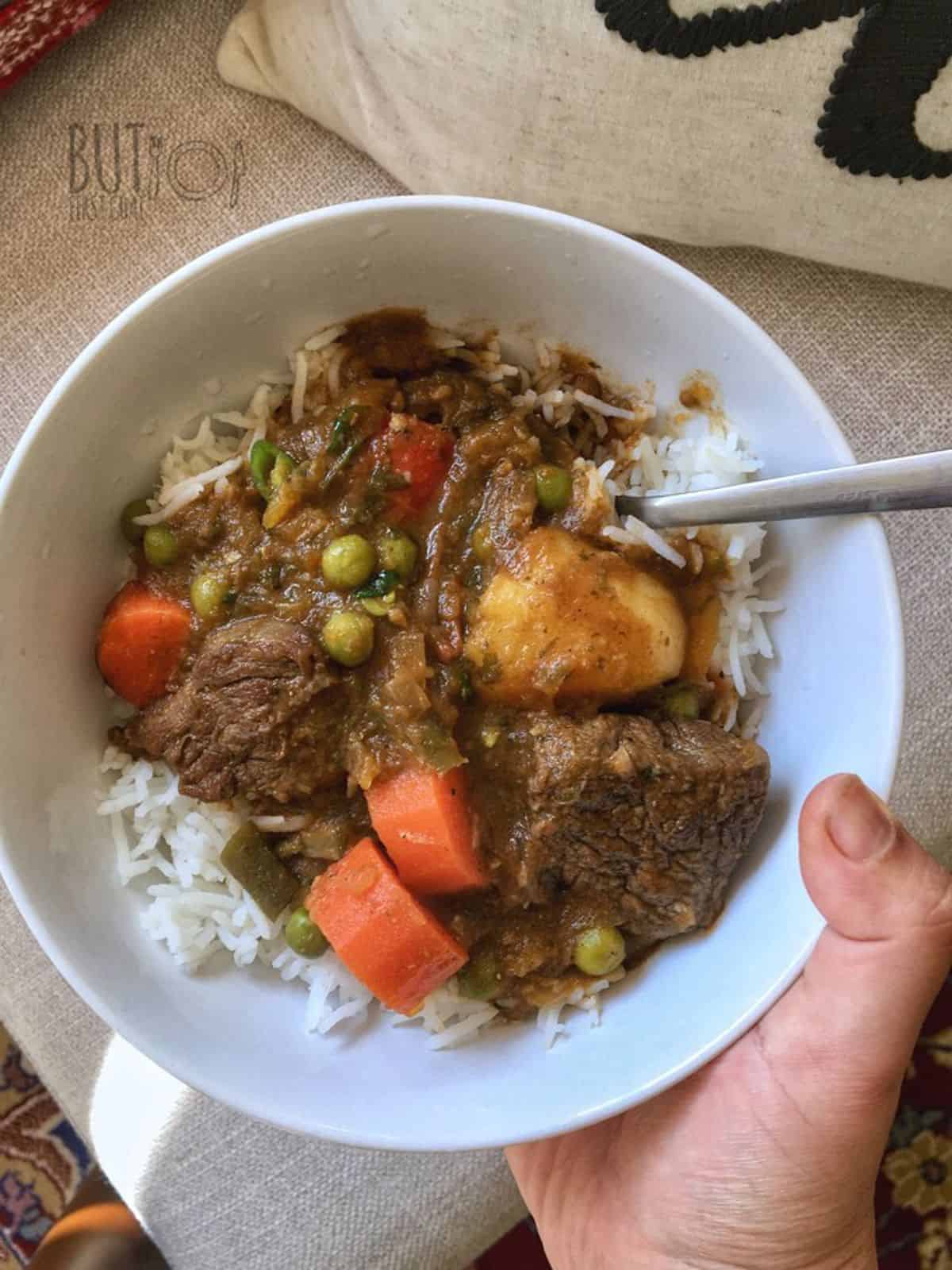 a bowl of rice with beef goulash 
