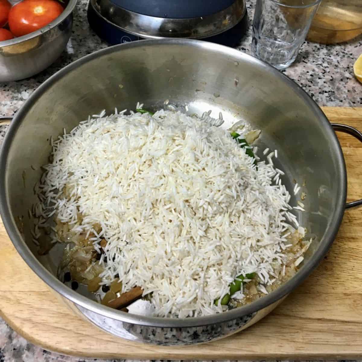 washed and drained rice 