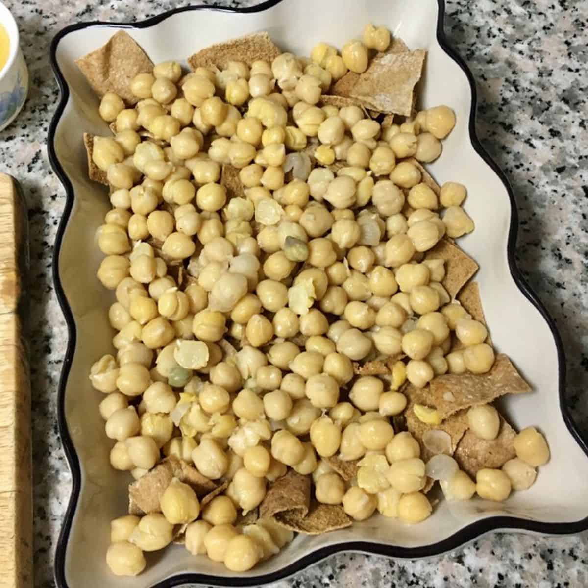 boiled chickpeas over the toasted pita 