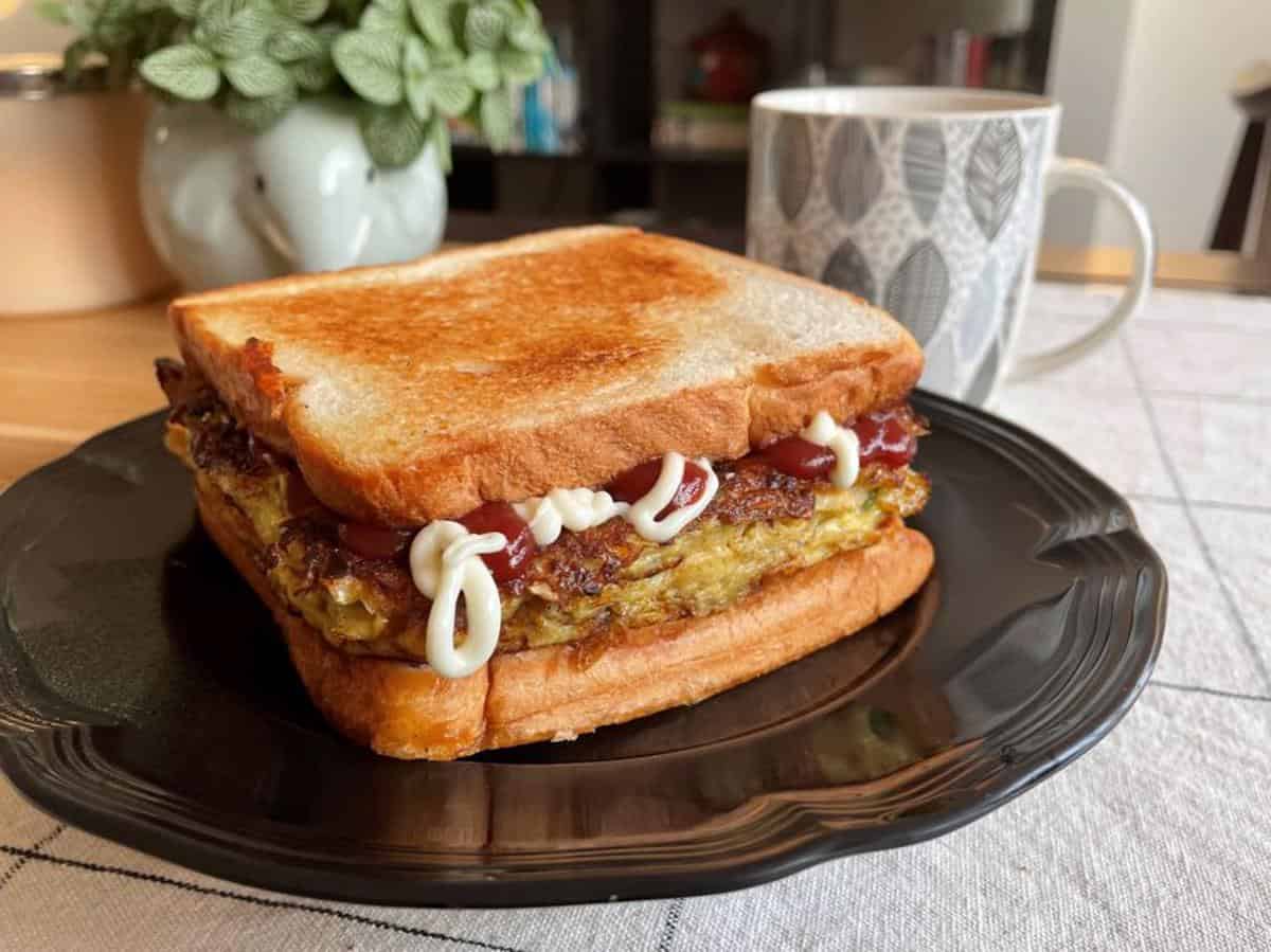 korean toast served in a plate.