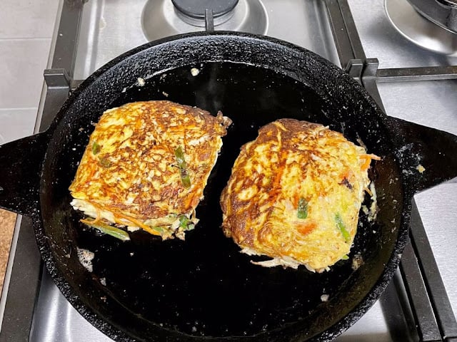 cooking the cabbage and carrot omelette 