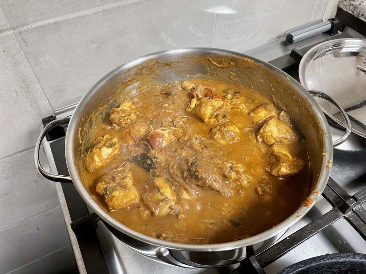 chettinad chicken curry boiling
