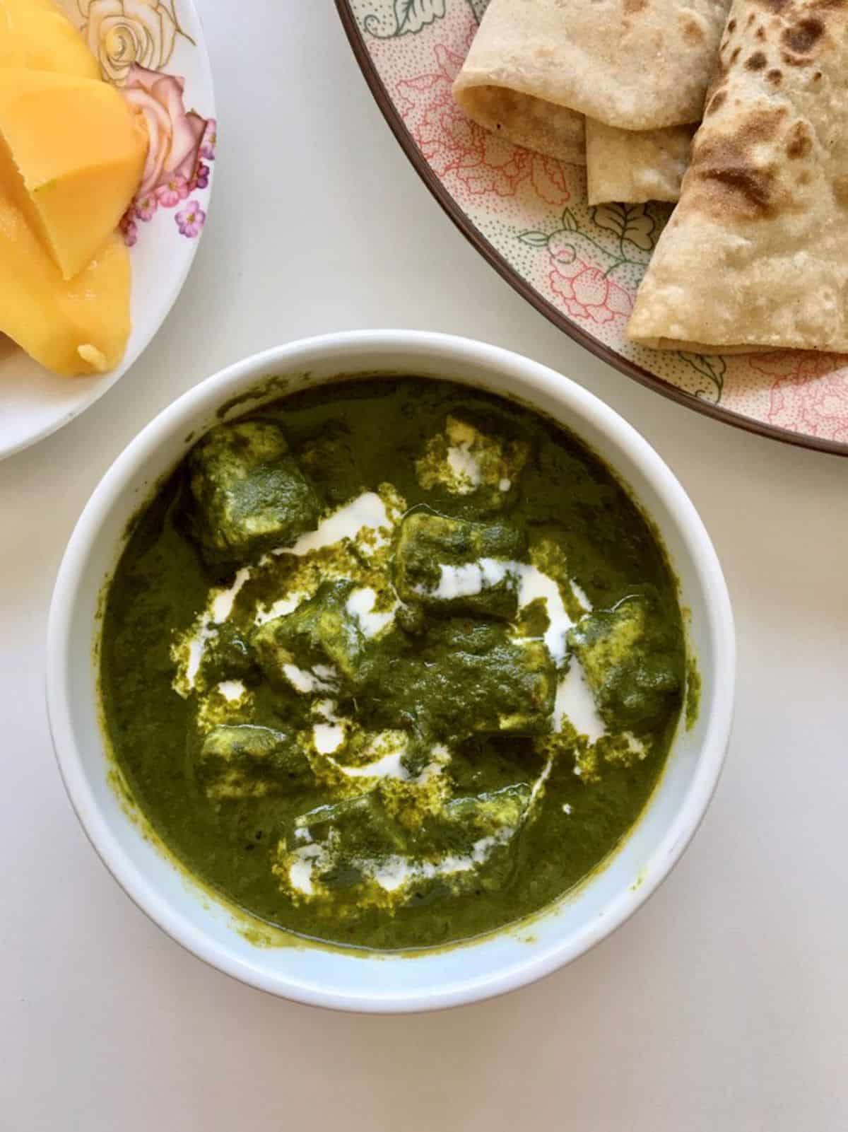 palak paneer recipe without tomatoes served with chapati