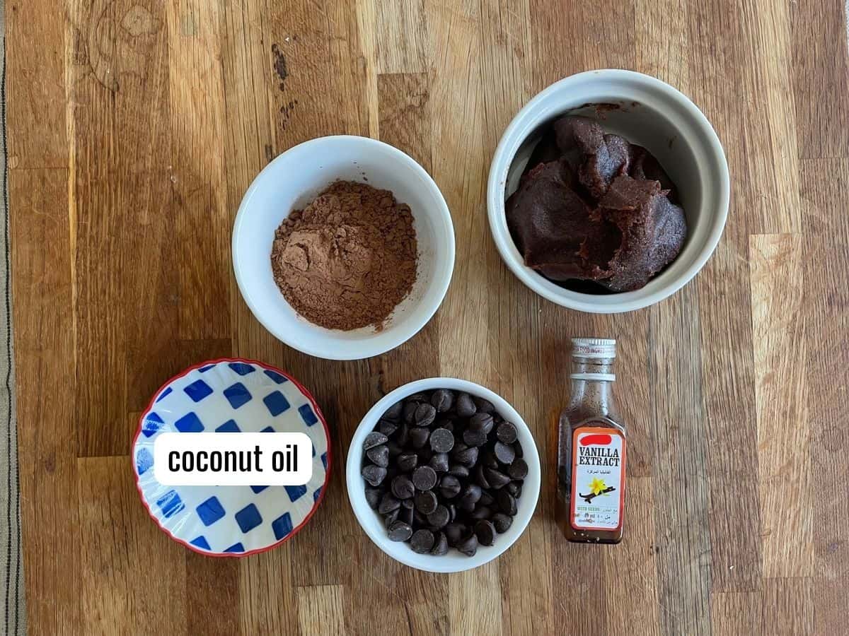 ingredients for date chocolate balls