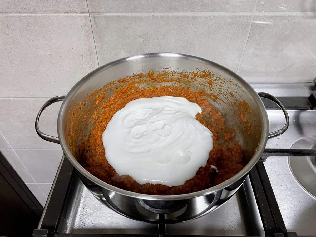 whisked yoghurt in kofta curry masala