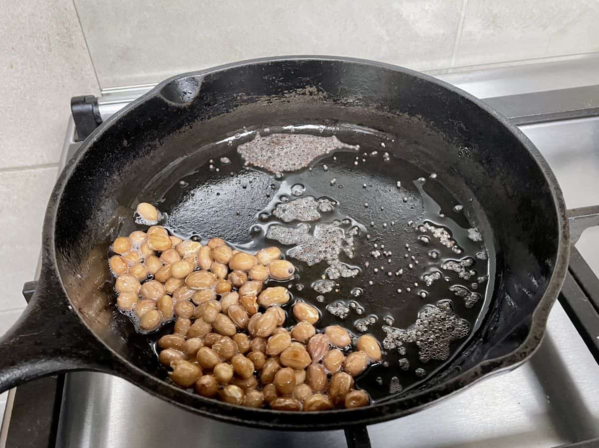 fried peanuts and mustard seeds 