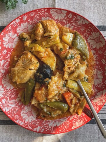 A plate of margooga chicken served.