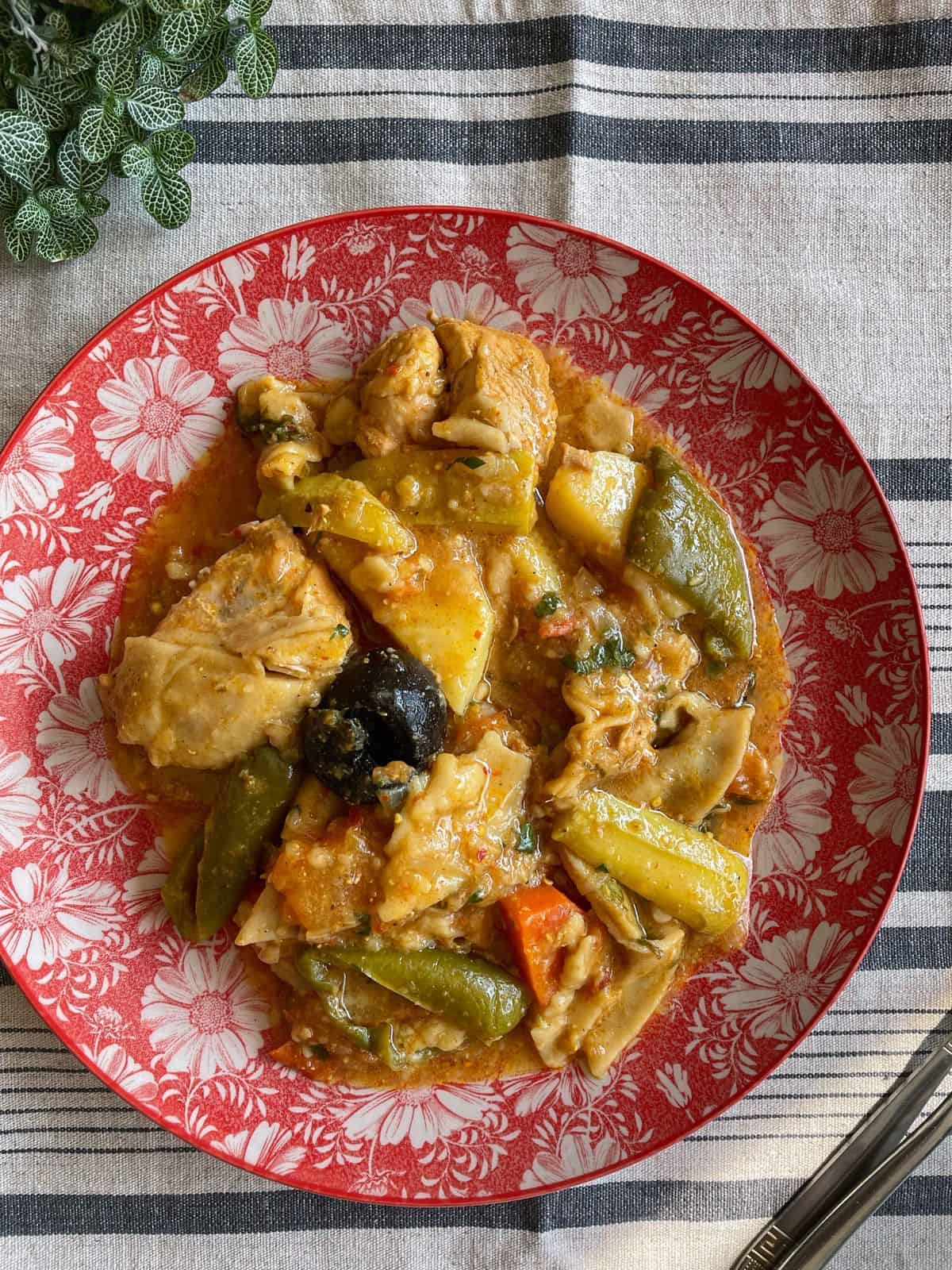 A plate of Emirati chicken margooga served. 