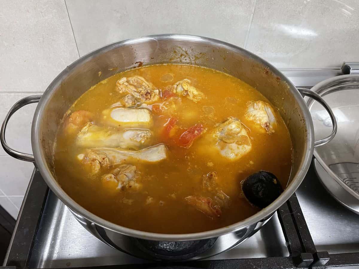 water added to stew the chicken margooga