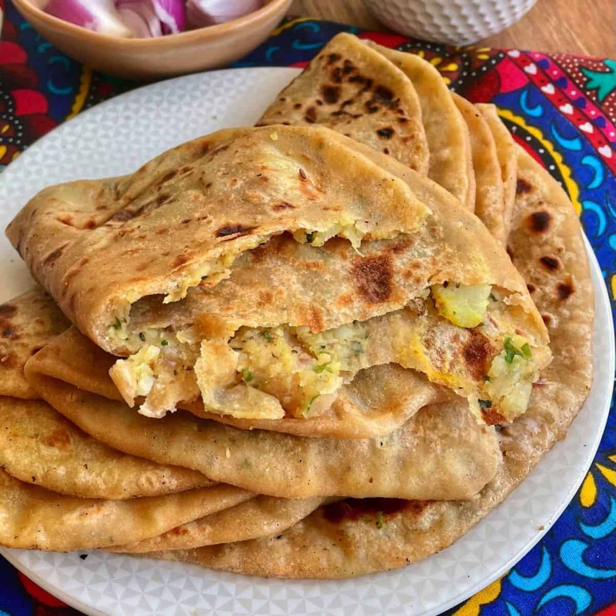 aloo paratha recipe image