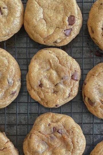 banana chocolate chip cookies on a wire rack.