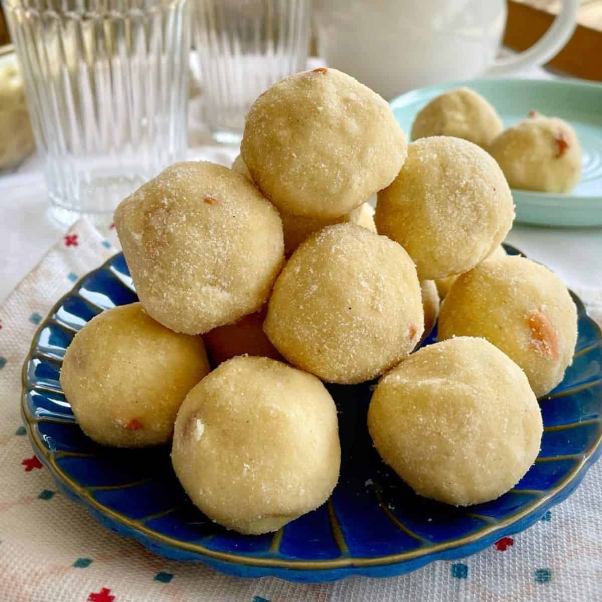 A pile of rava laddu on a a dessert plate.