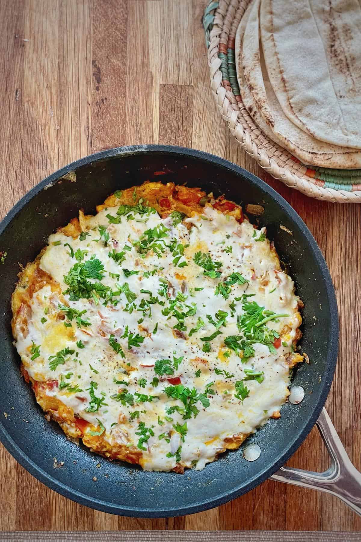 Yemeni Lahsa recipe served with warm pita.