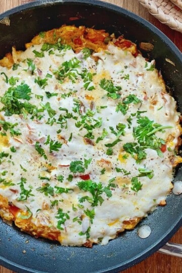 A skillet of Yemeni Lahsa.