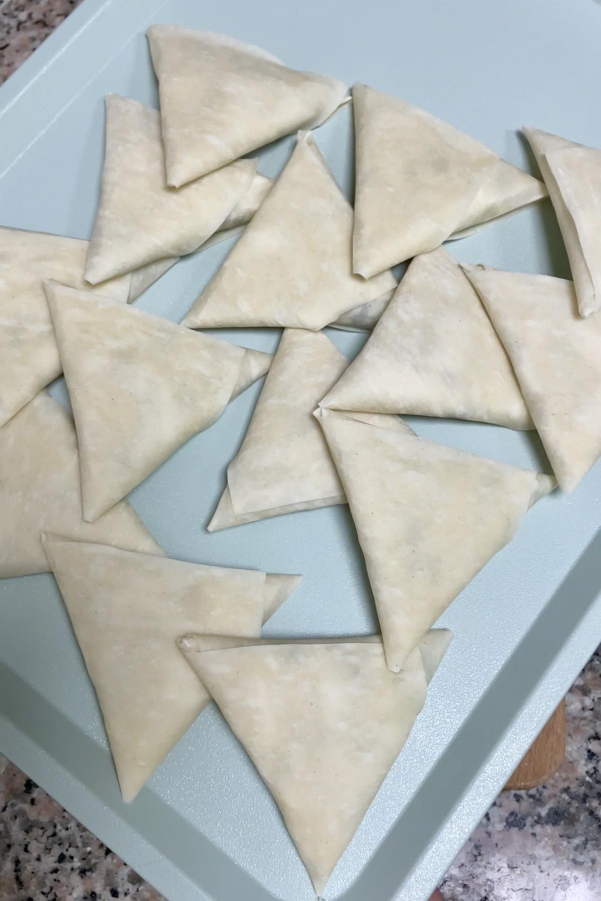 Wrapped samosas filled with grated halloumi